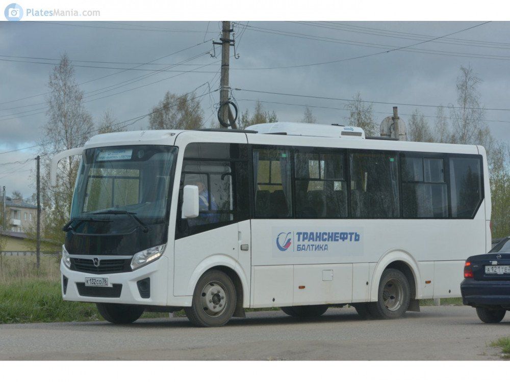 Стекло подвижное двери водителя ПАЗ-3204 с отверстием 591х556