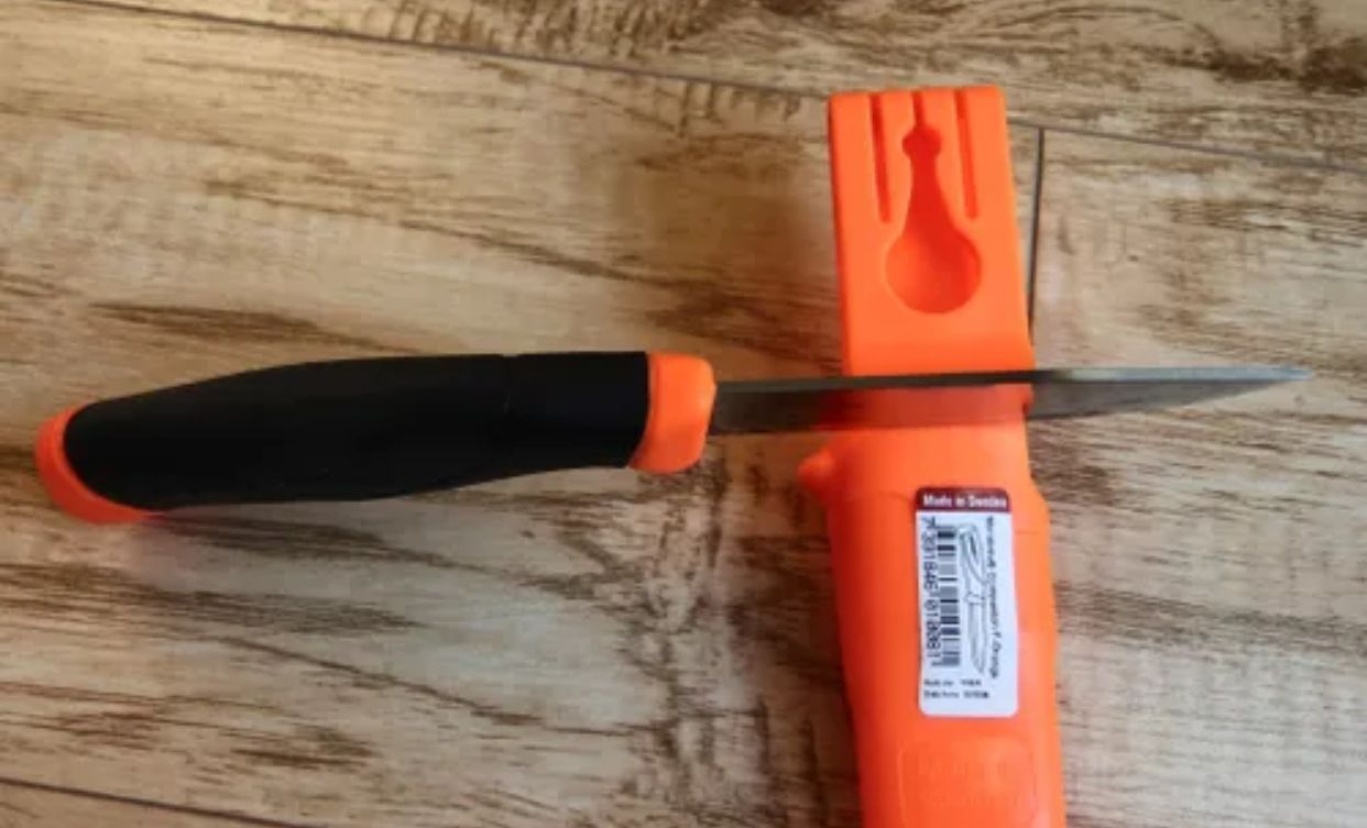 Нож Morakniv Companion FS серейтор
