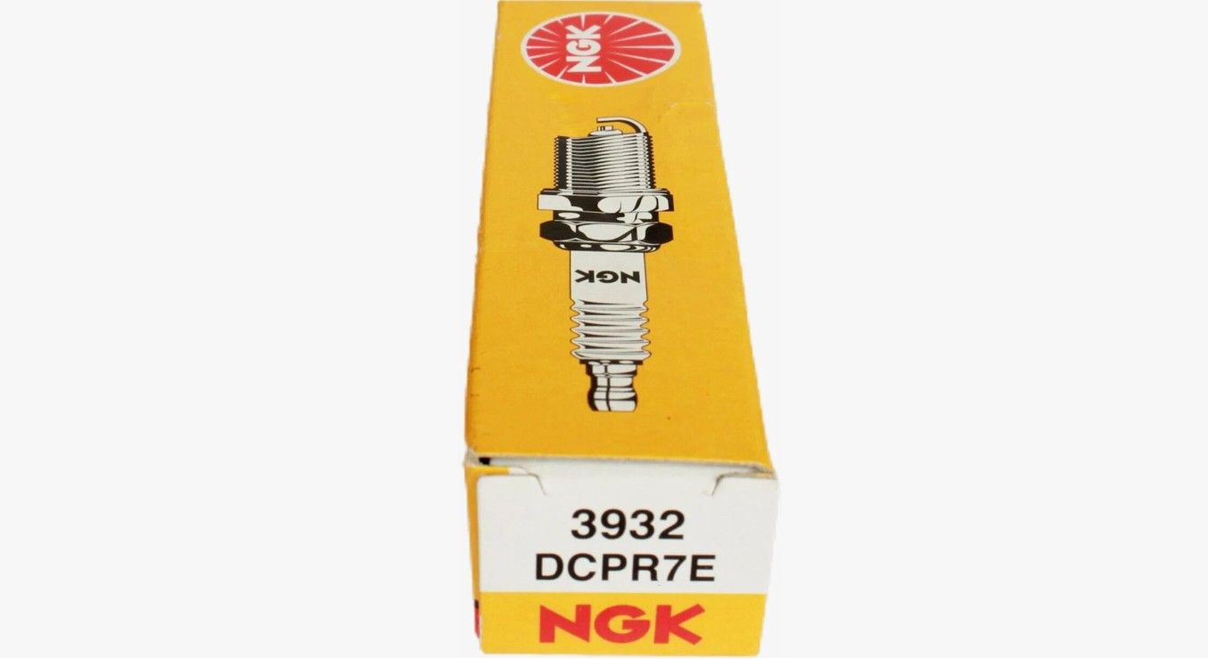 Свеча NGK DCPR7E 3932/4415 