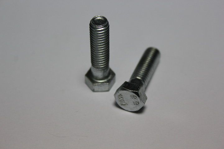 Болт крепления корзины дв.ЗМЗ 402,  406 (ГАЗ,  УАЗ)  М8*30 