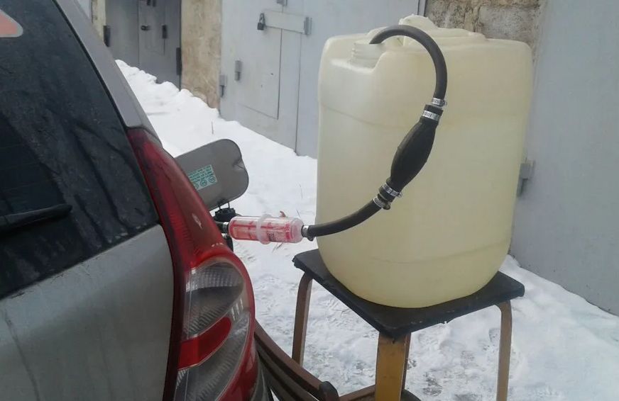 Шланг топливный с грушей RPU008