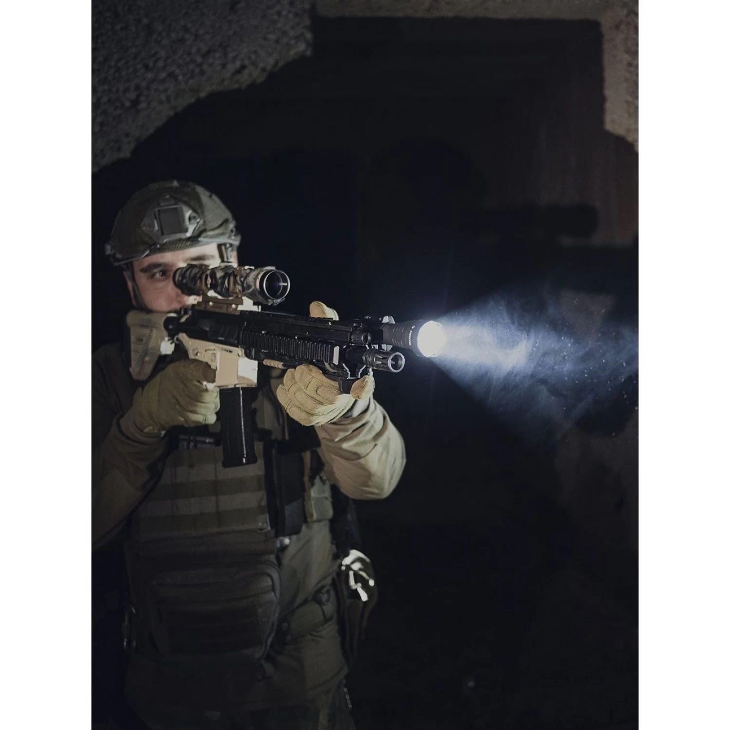 Фонарь Armytek Predator Pro Magnet USB Белый